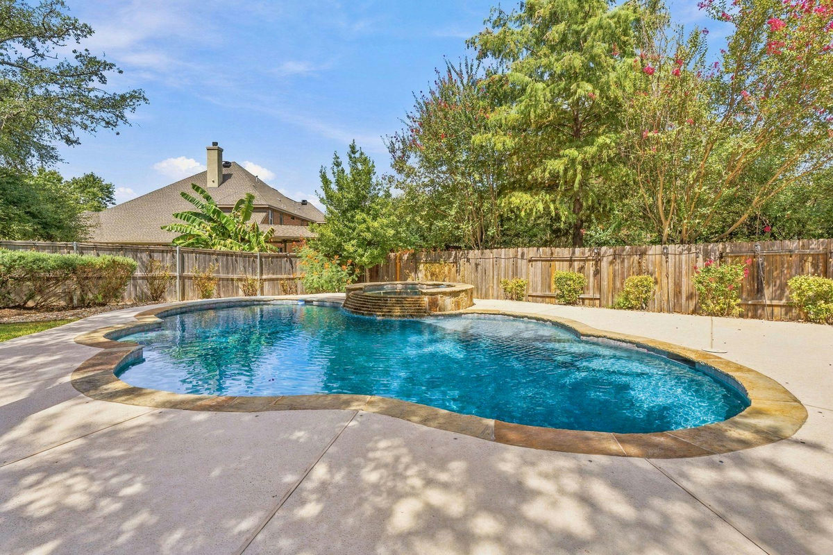 1349 River Forest Dr — photo 2