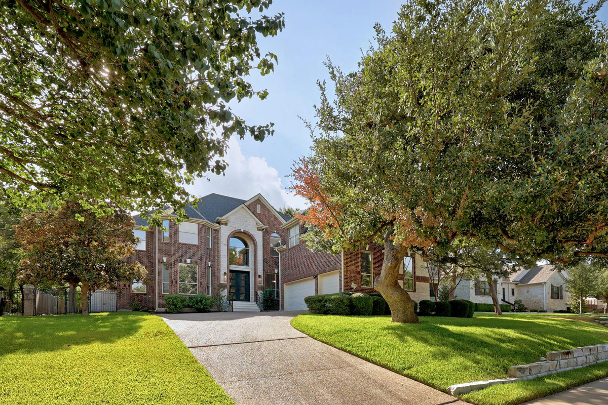 3205 Bay Hill Ln — exterior