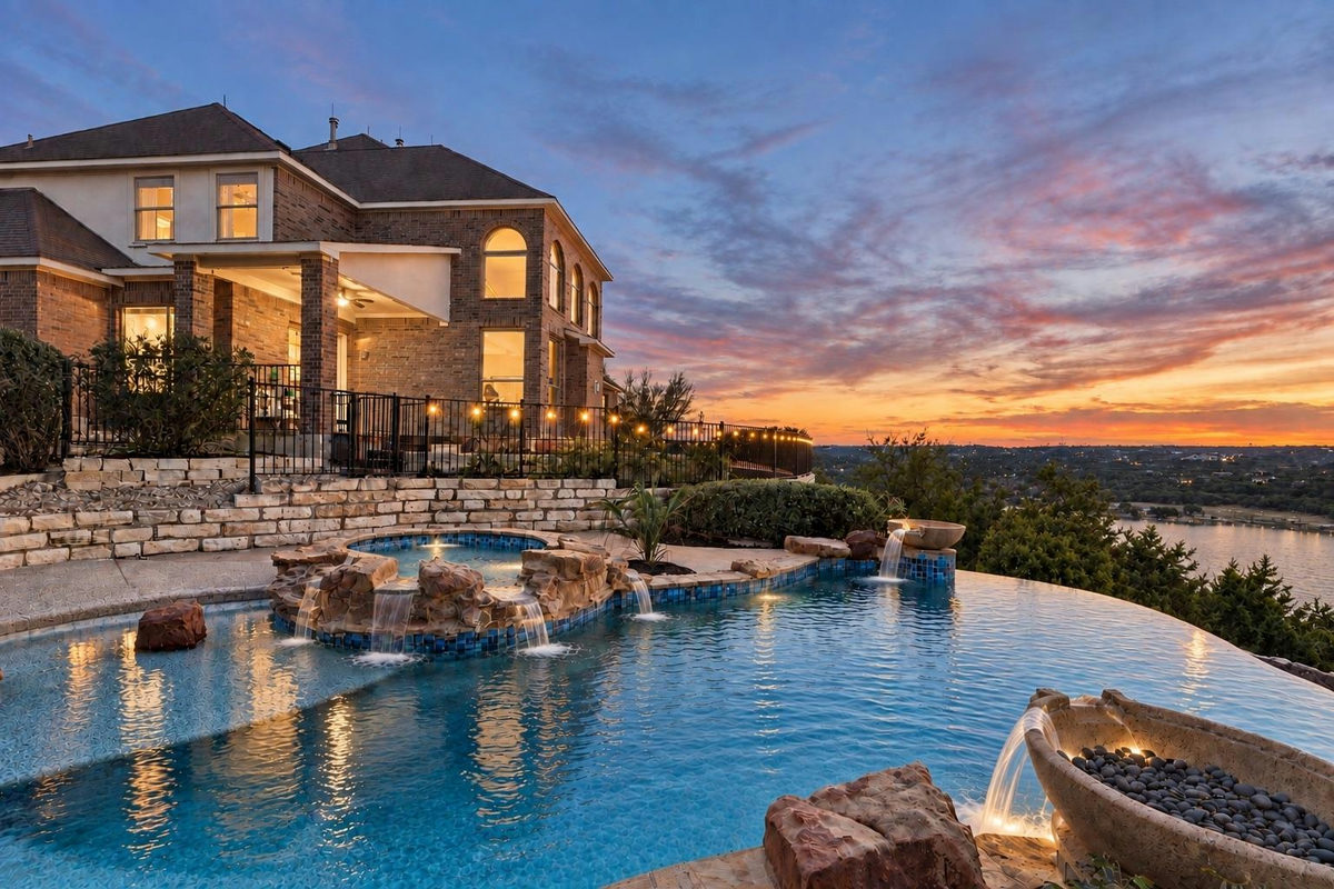 2702 Lakehurst Rd — exterior