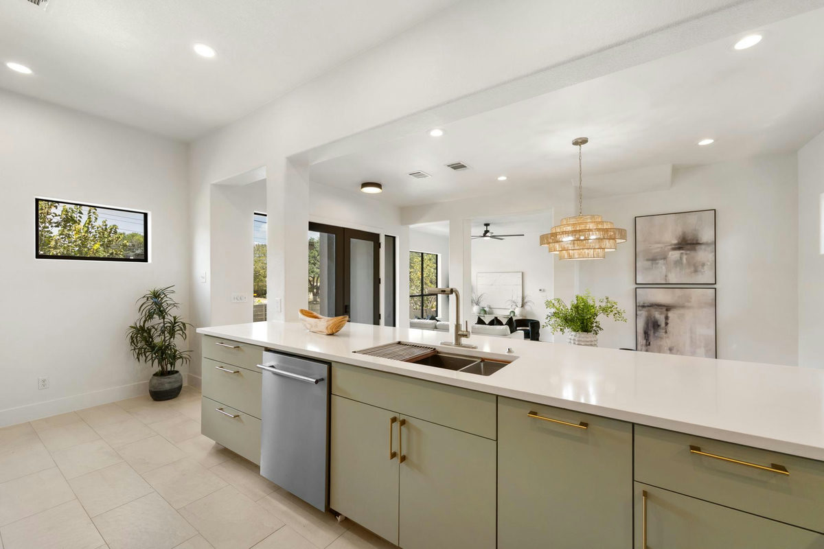 1814 Maple Ave — photo 5