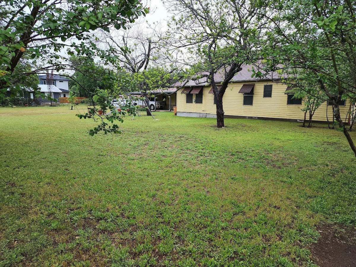 808 Montopolis Dr — photo 5