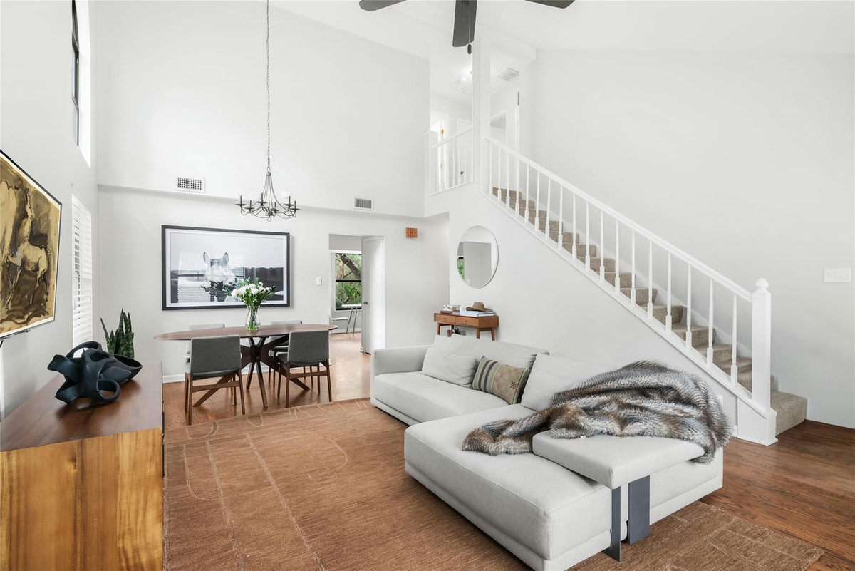 108 W SPRING Dr — photo 2