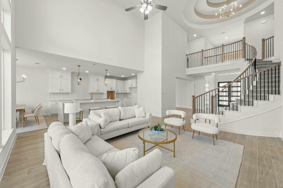 204 North River Way — photo 3