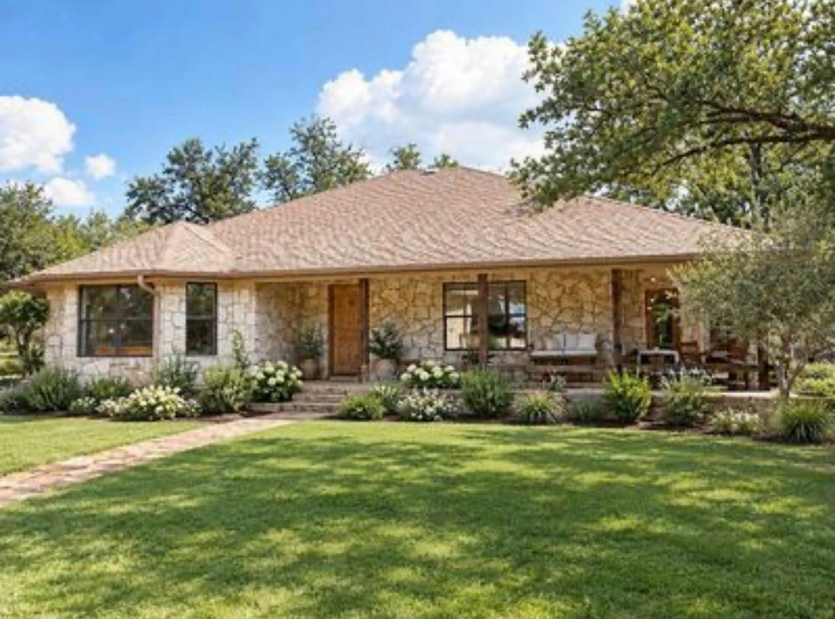 301 Lander Ln — exterior