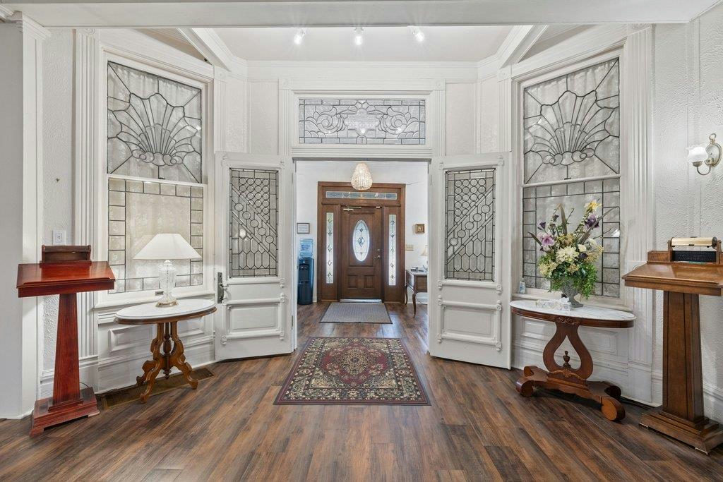 503 Talbot St — photo 4