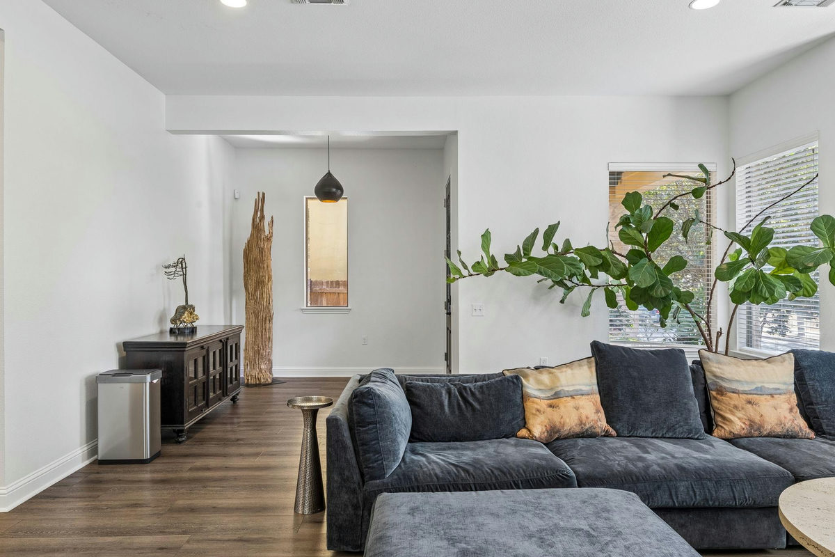 2700 Tom Miller St — photo 3