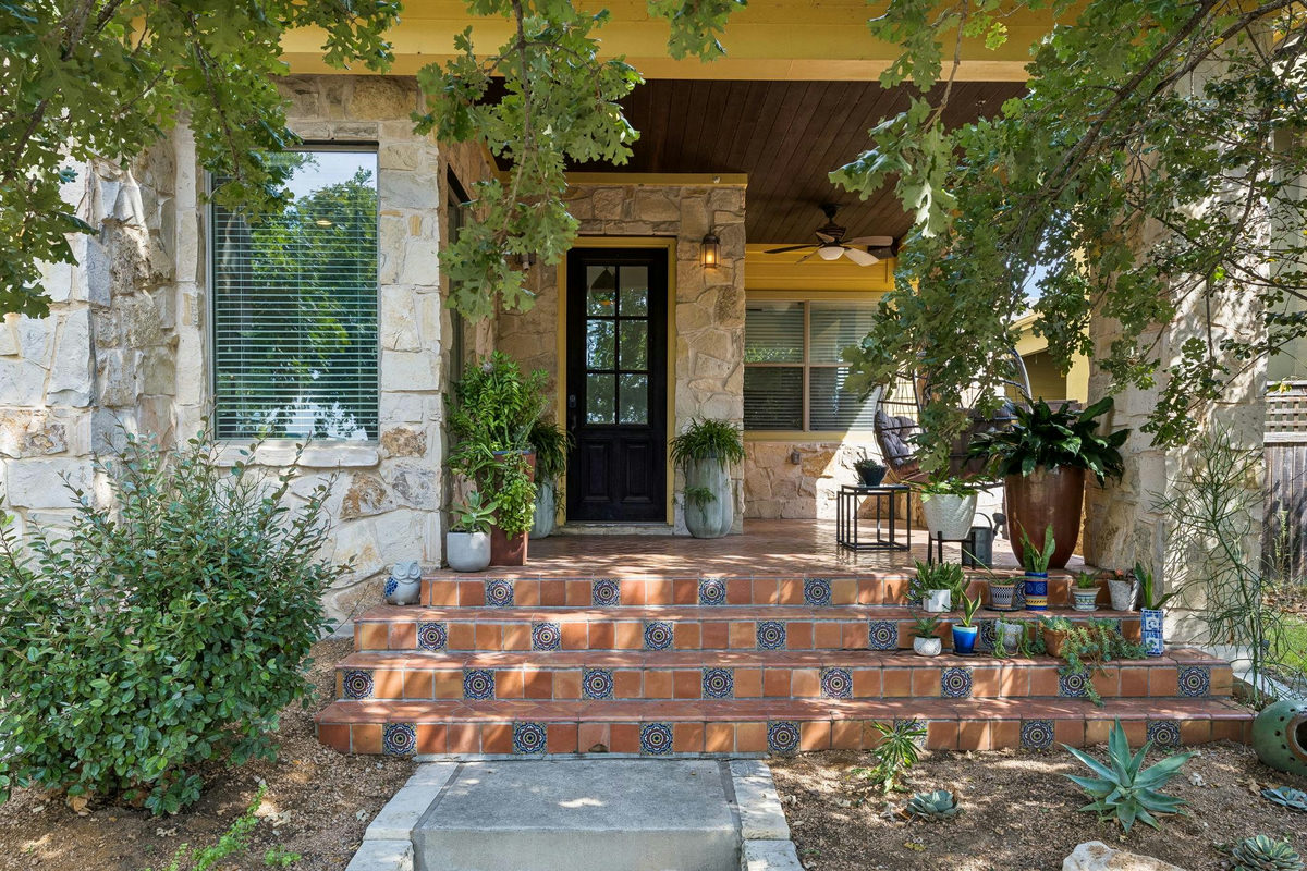 2700 Tom Miller St — exterior