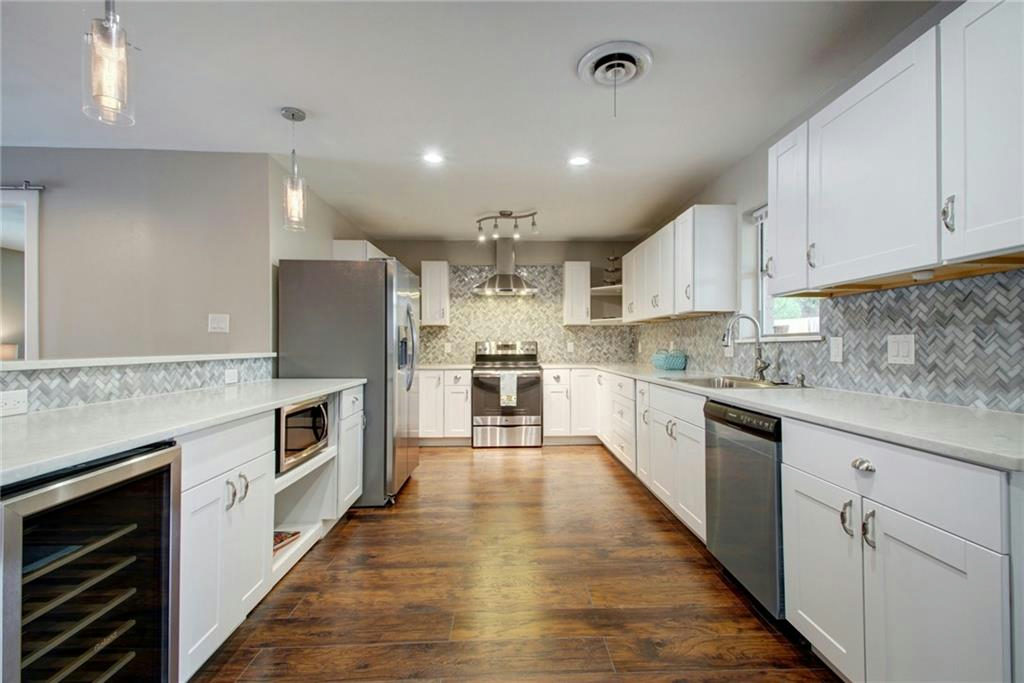 5715 Sandhurst Cir