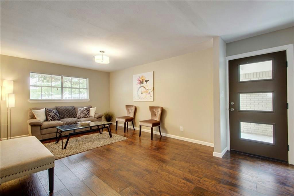 5715 Sandhurst Cir — photo 4