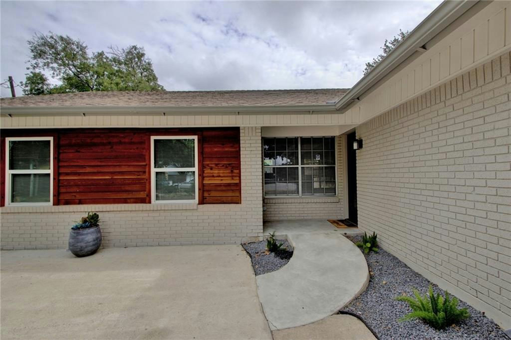 5715 Sandhurst Cir — photo 3