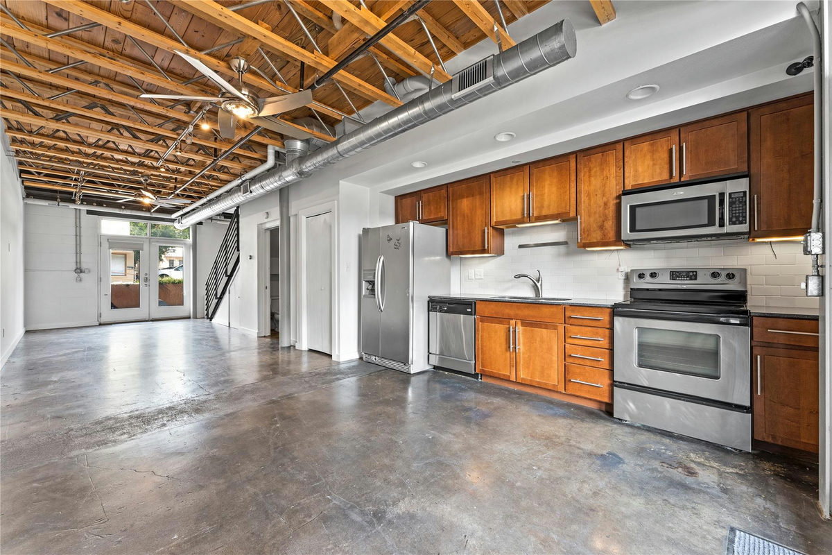 1305 E 6th St #4