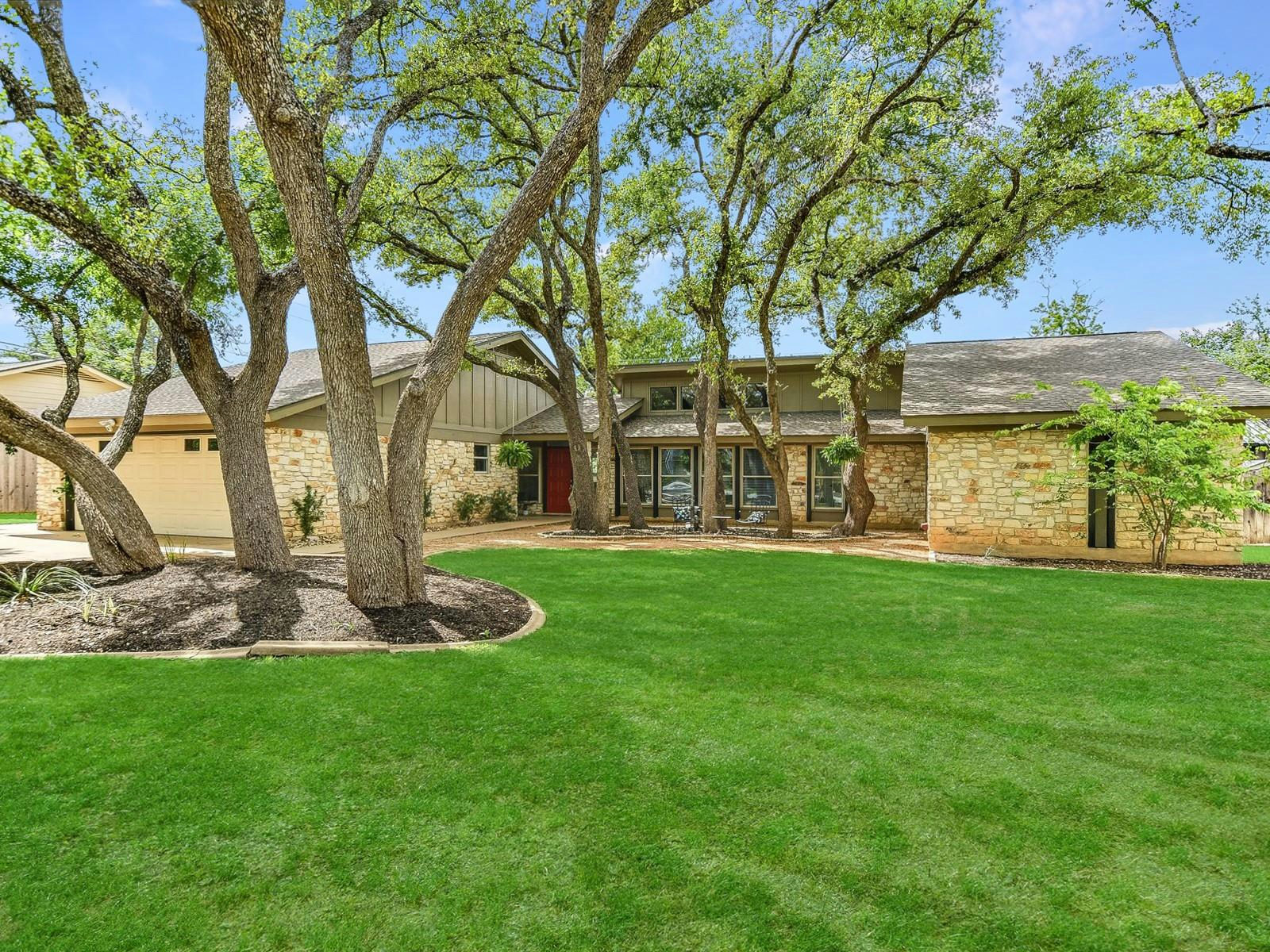 1004  Bluff Dr  
