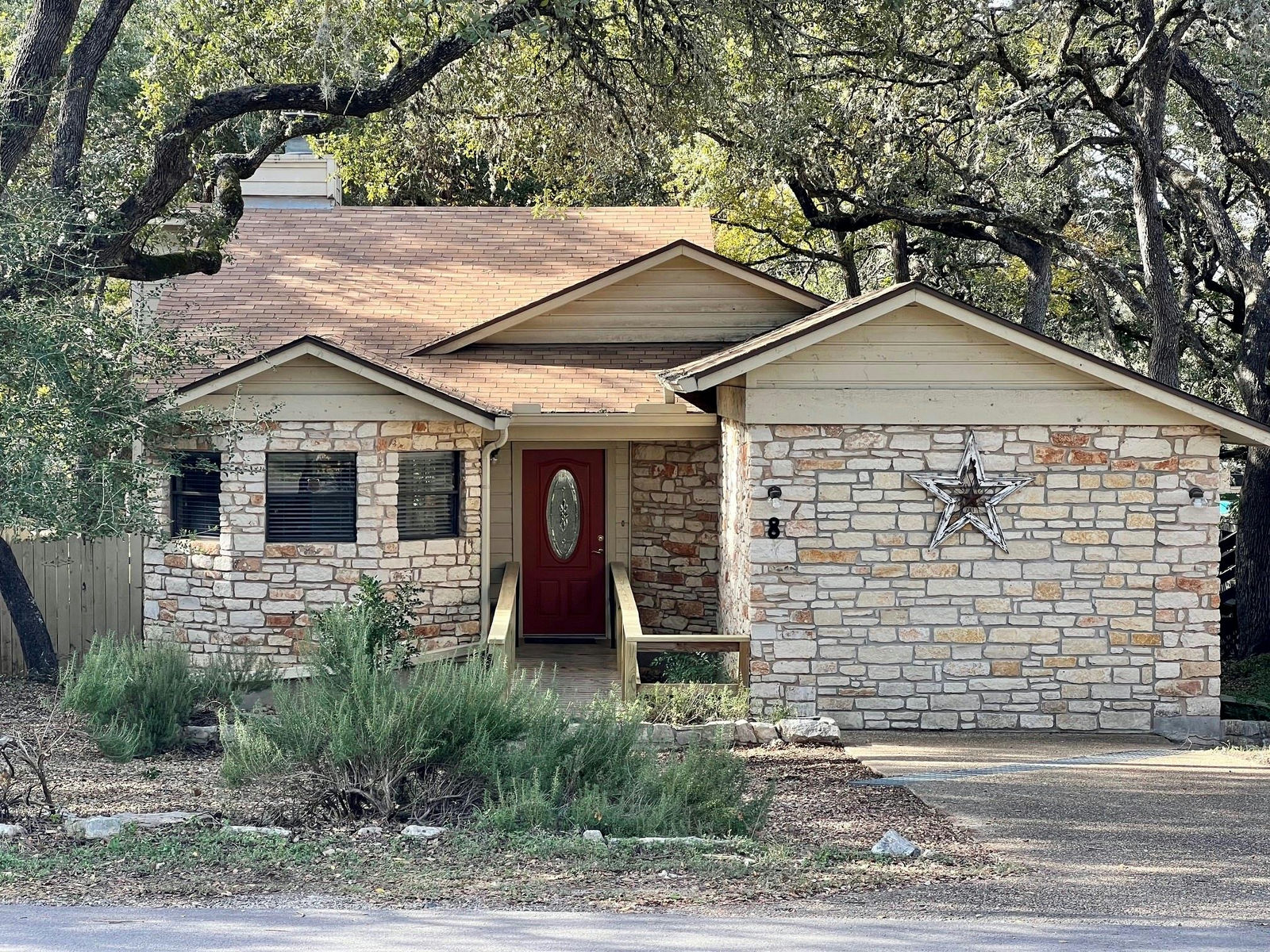 8  Stonehouse Cir