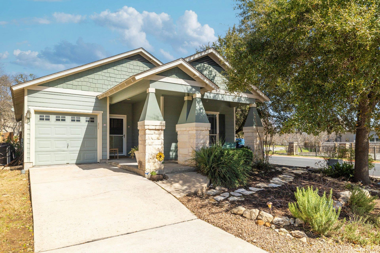 2000  Amur Dr  