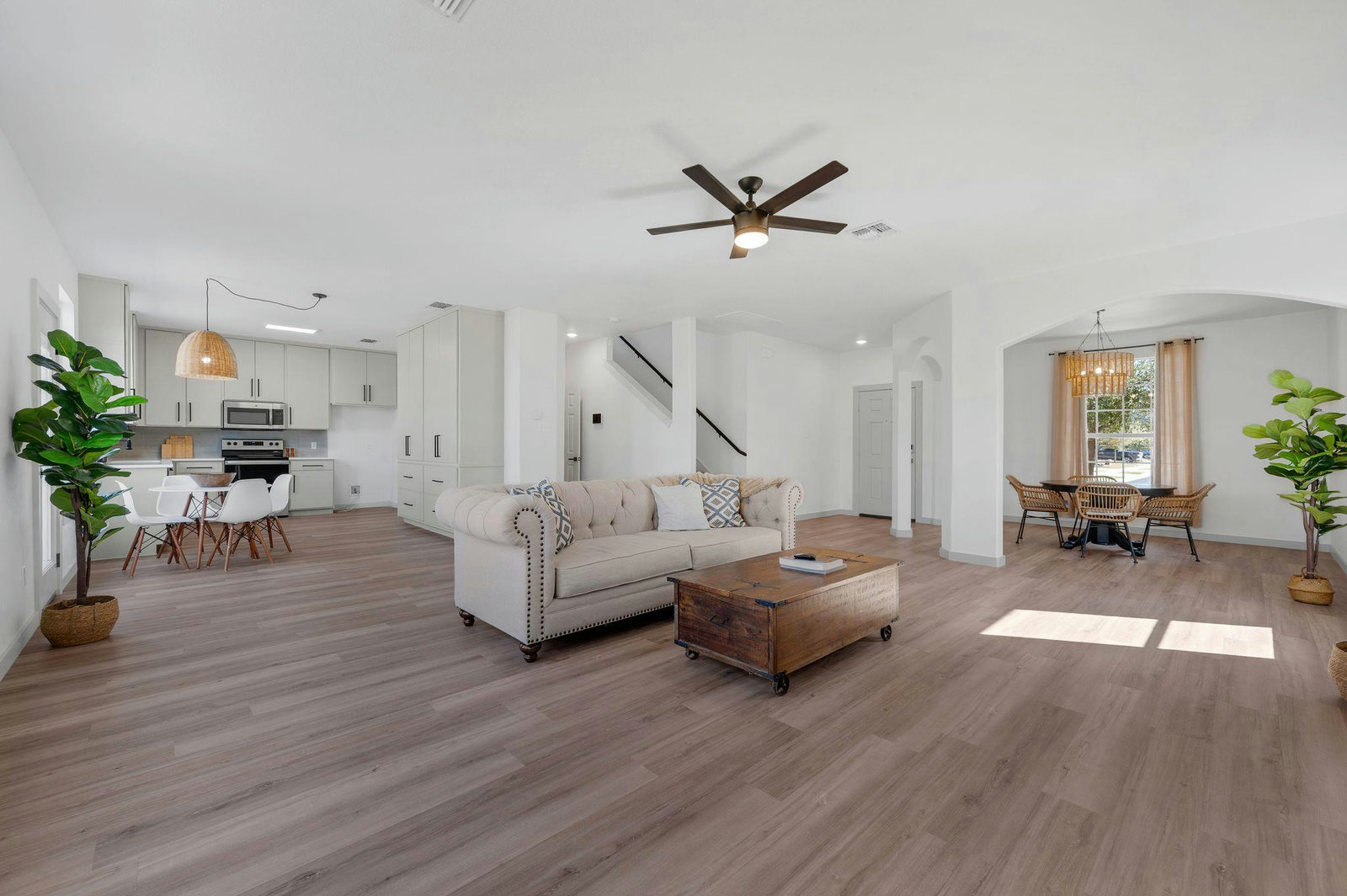 121  Moorhen Ln  