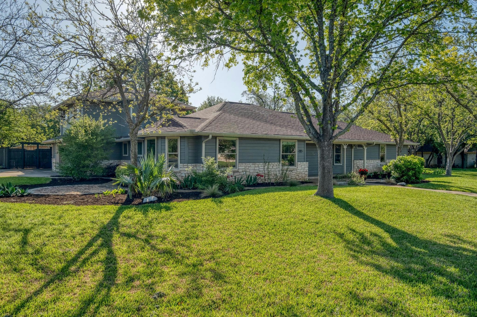 2803  Live Oak St  