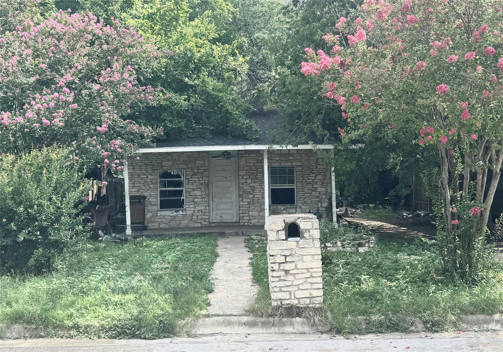 2904  Castro St