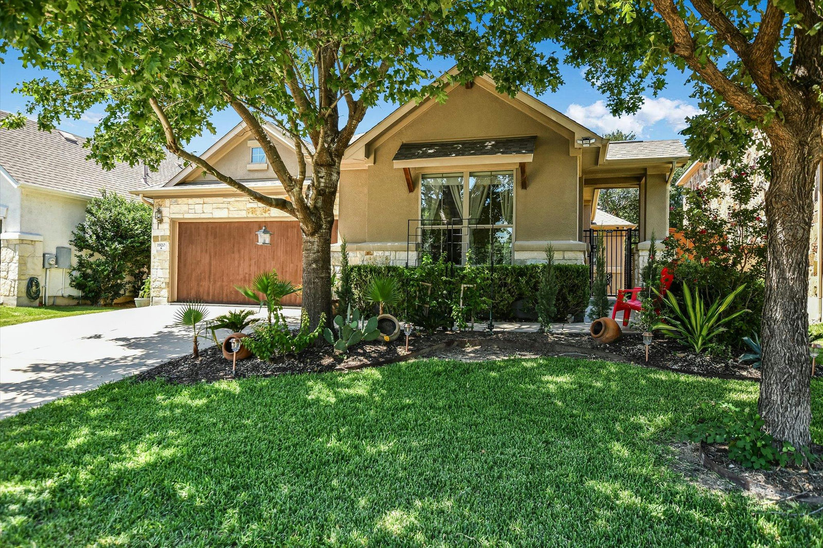 1920  Kempwood Loop