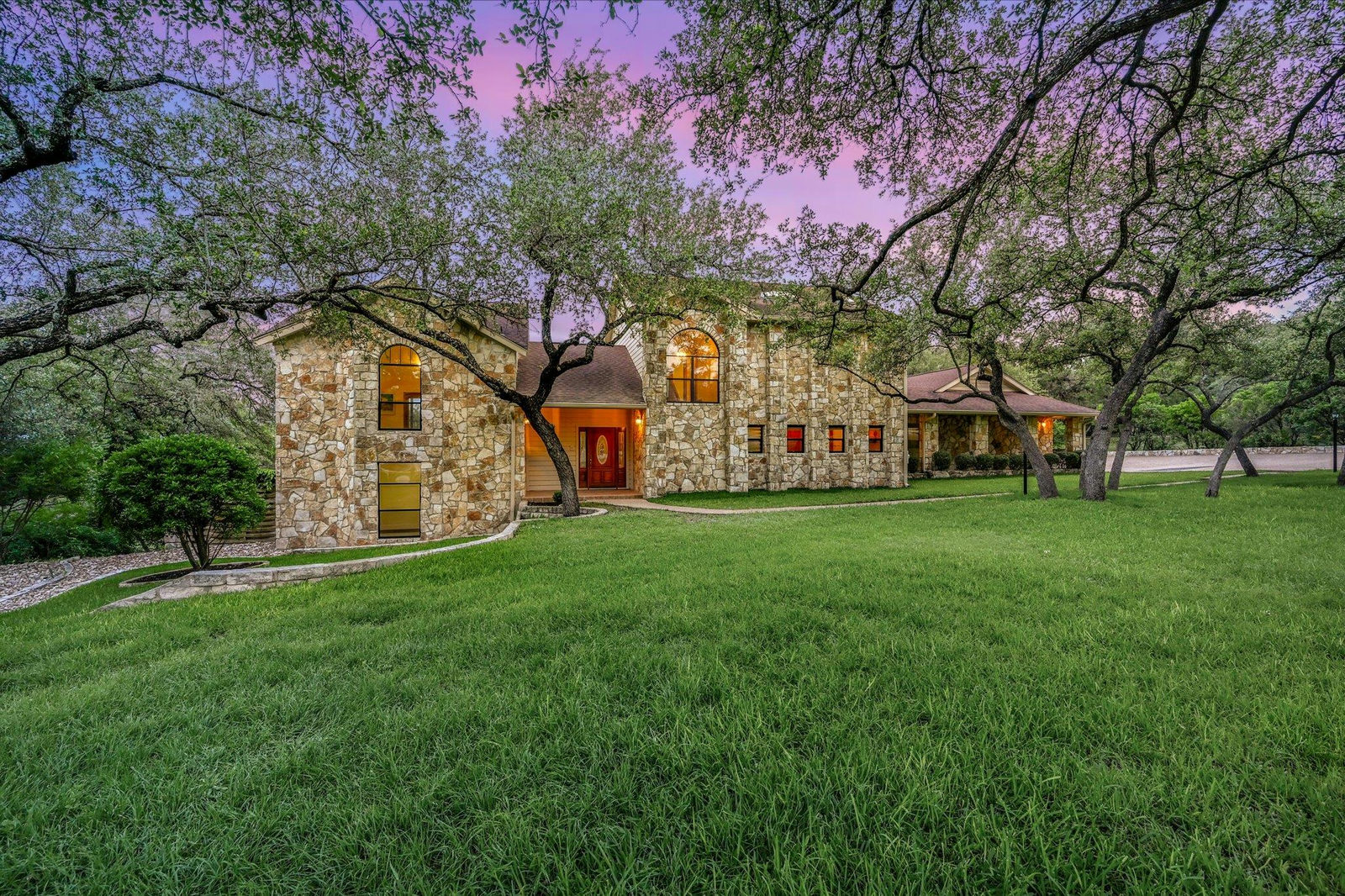 9111  Glenlake Dr