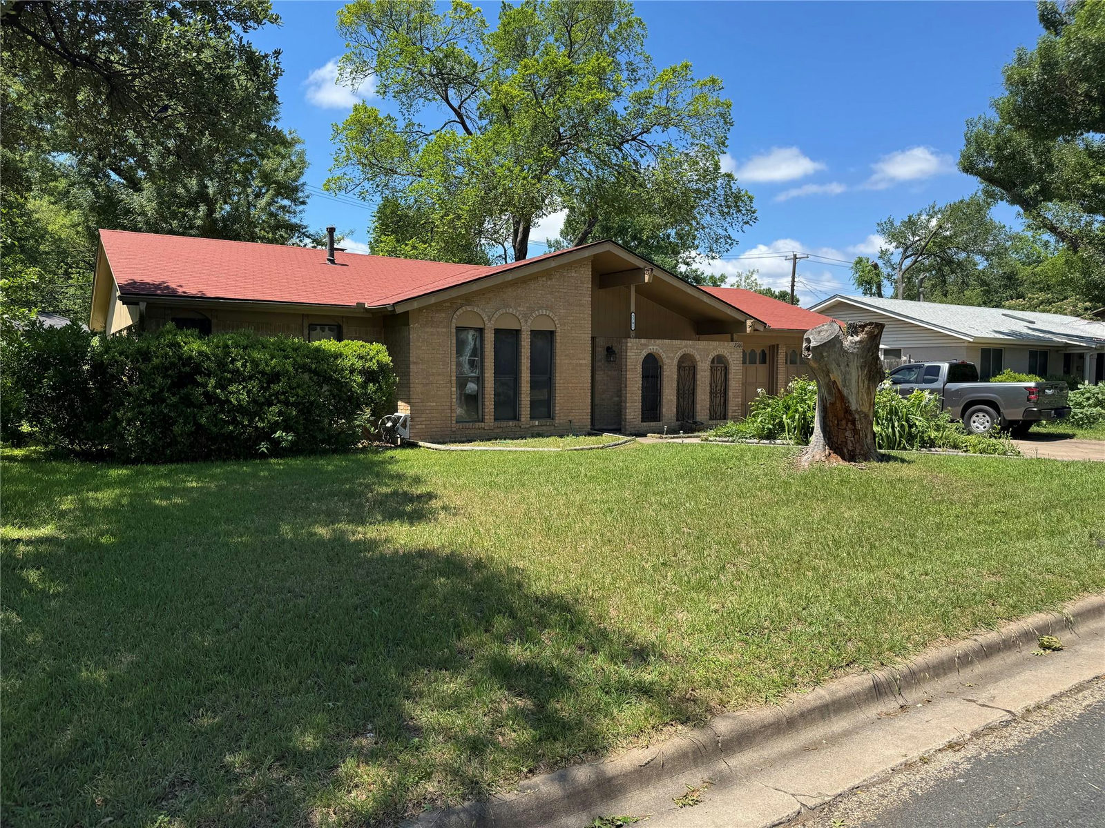 2701  Thrushwood Dr