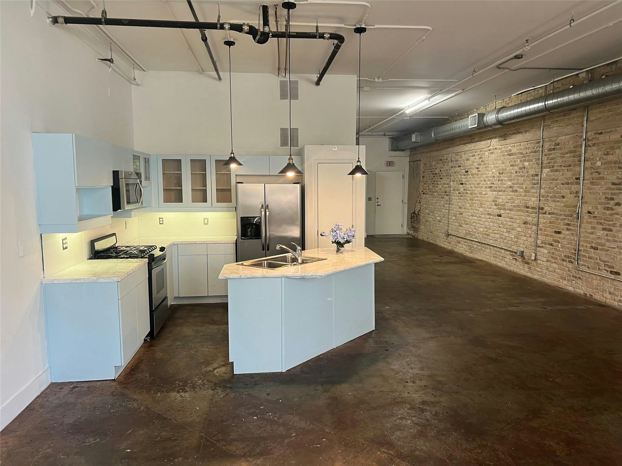 411  Brazos St  #101