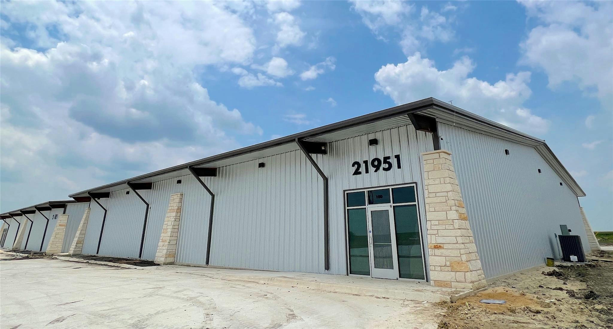 21951  US-79 Hwy  