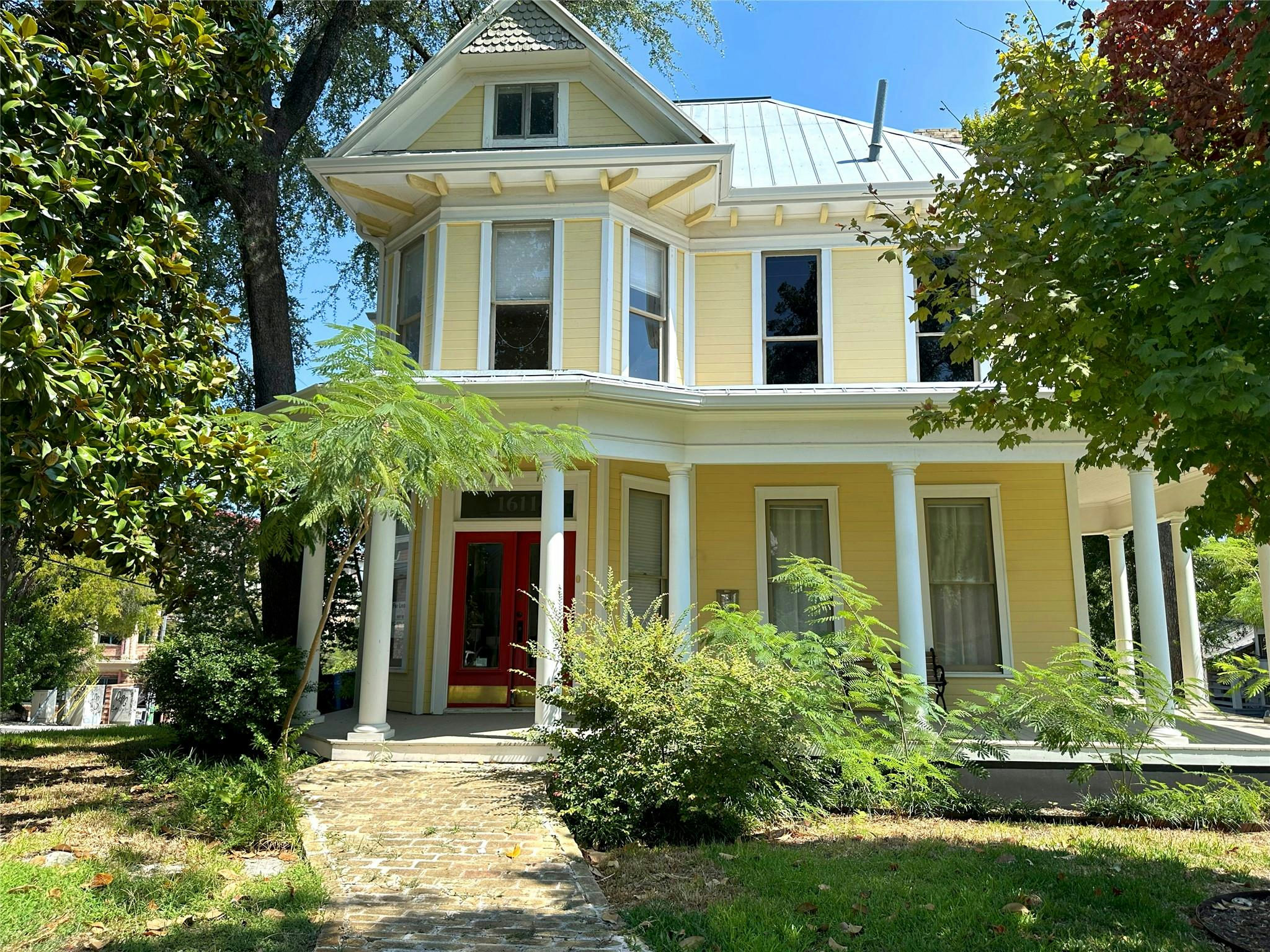 1611  West Ave  