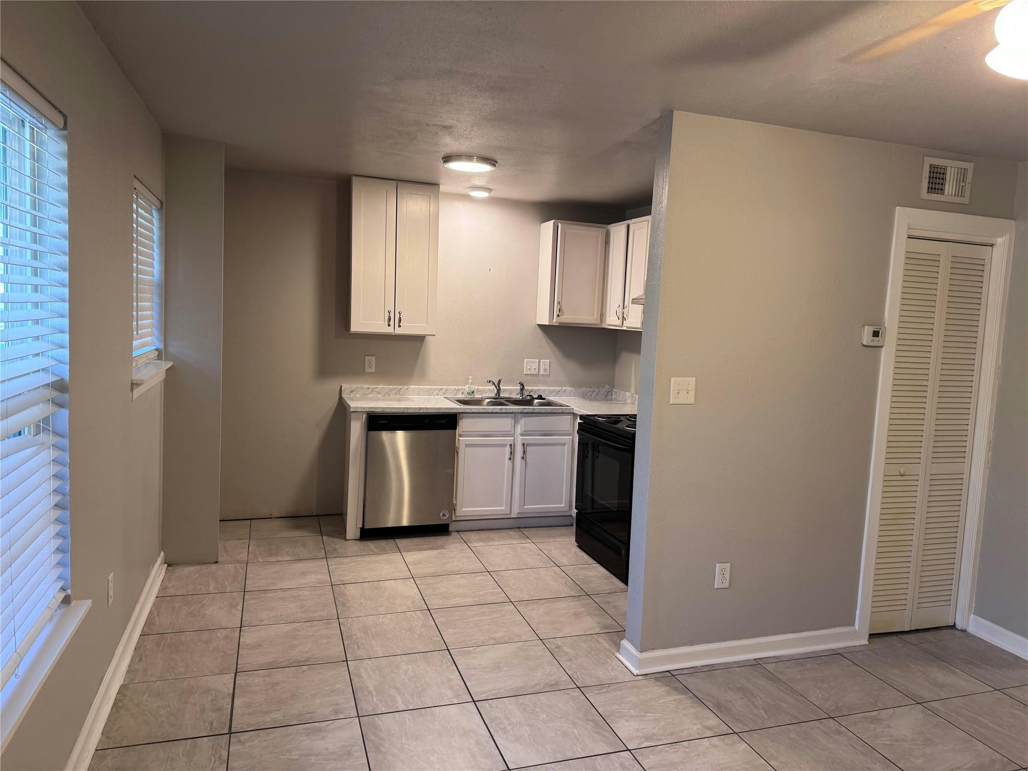 901  Parmer Ave  #3