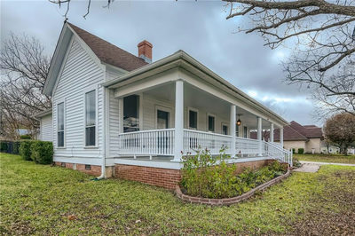 303 S College St — photo 3