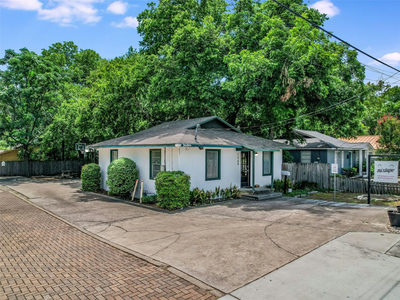 1509 W Koenig Ln — photo 3