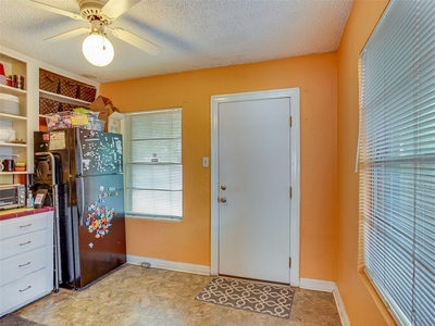1509 W Koenig Ln — photo 5
