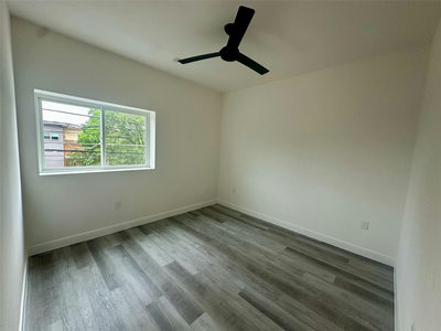 1309 Chicon St #202 — photo 4