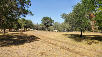 650 Beauchamp Rd — photo 3