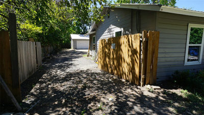 407 Capitol Dr — photo 3