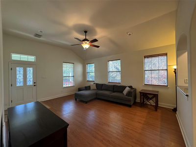880 Springlake Dr — photo 4