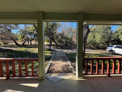 880 Springlake Dr — photo 2