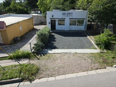 2500 Lake Austin Blvd — photo 5