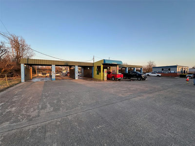 1806 N Main St — photo 3