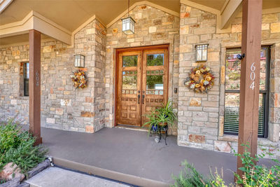604 N Inwood Rd — photo 2