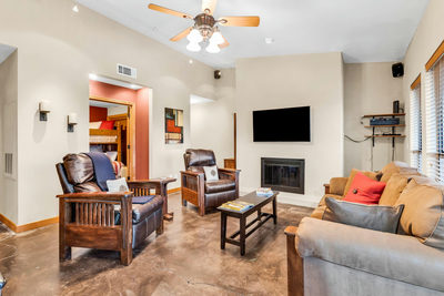 1406 Windsor Rd #305 — photo 4
