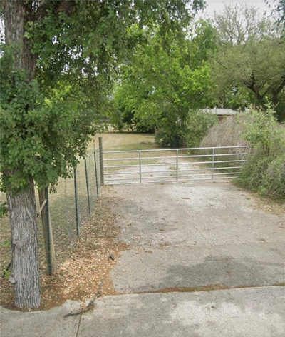 709 Uhland Rd — photo 2