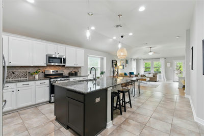 301 Stone View Trl — photo 3