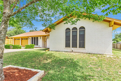 7000 Scenic Brook Dr — photo 2