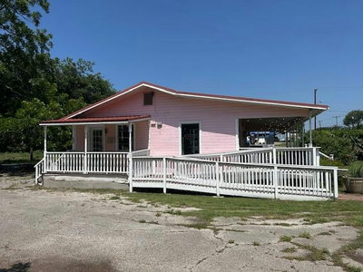 301 W Pecan St — photo 2