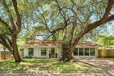 8102 Shadowood Dr — photo 2