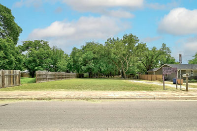 504 W Elliott St — photo 2