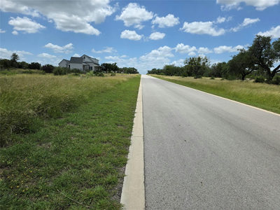 241 Spicewood Trails Dr — photo 3