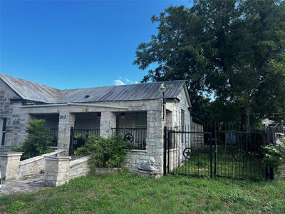 207 Miller St — photo 2