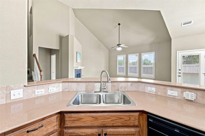 2409 Dovetail St — photo 5