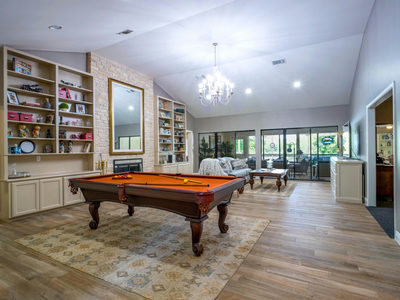 313 Meadowlakes Dr — photo 2